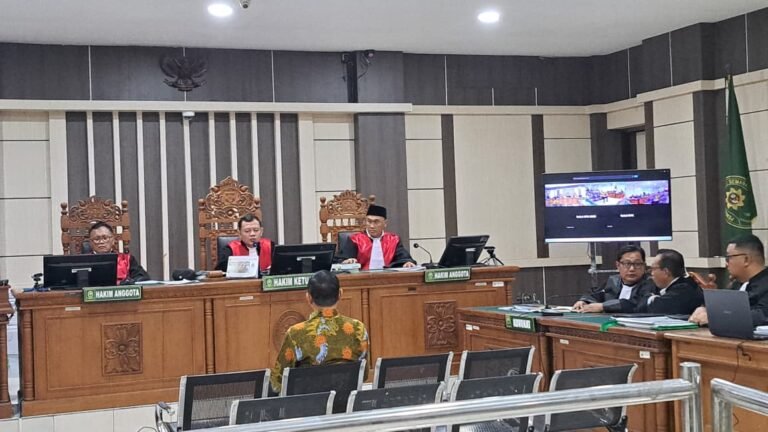 SIDANG KORUPSI--Bupati Pati nonaktif, Sudewo, menjalani sidang kasus korupsi di Pengadilan Tipikor Semarang, Senin (27/7/2026). (bae)