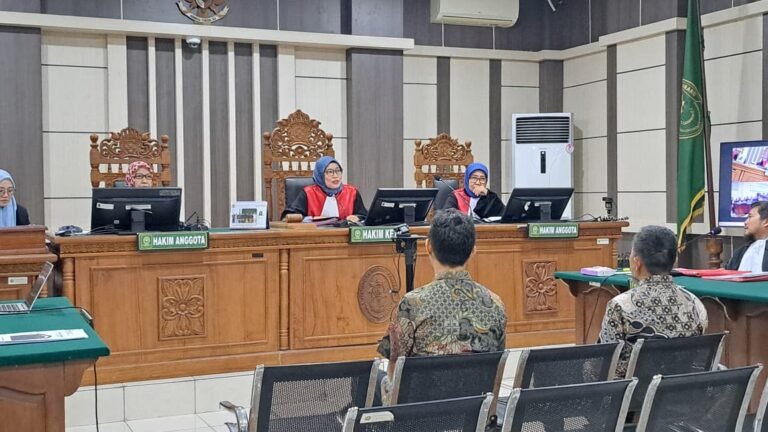 SIDANG KORUPSI--Bupati Cilacap nonaktif, Syamsul Auliya Rachman dan mantan Sekda Sadmoko Danardono jalani sidang dakwaan di Pengadilan Tipikor Semarang, Jumat (31/7/2026). (bae)