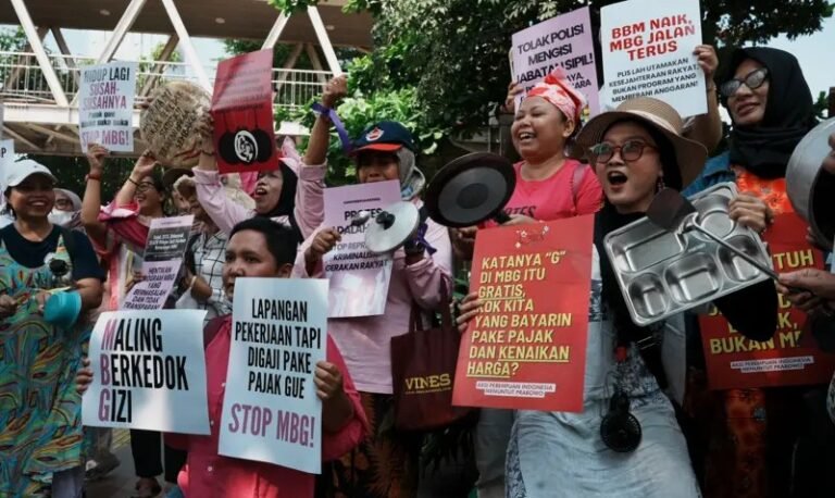 Ilustrasi elemen masyarakat demo menolak MBG.