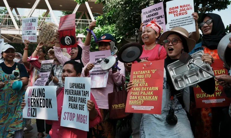 Ilustrasi elemen masyarakat demo menolak MBG.