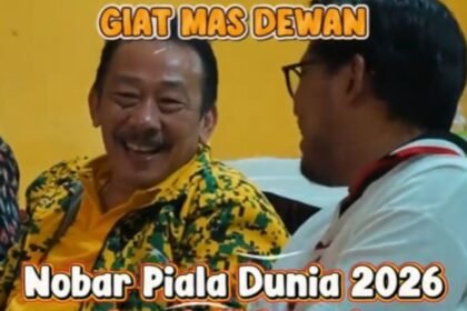 NOBAR PILDUN - Anggota DPR RI Andhika Satya Wasistho menggelar nonton bareng (nobar) semfinal Piala Dunia 2026 antara Prancis melawan Spanyol bersama masyarakat di Kantor DPD Partai Golkar Jepara, Rabu (15/7/2026).