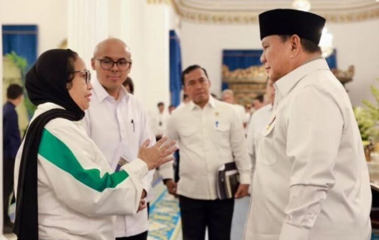 BERBINCANG - Nanik S Deyang berbincang dengan Presiden Prabowo Subianto.