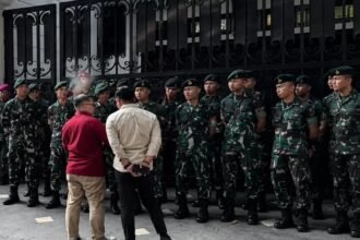 Ilustrasi rumah Jampidsus Febrie Ardiansyah dijaga ketat personel TNI.