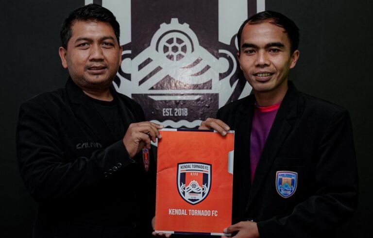 ANTAN PUNGGAWA TIMNAS - Kendal Tornado FC mendatangkan wing back M Fatchu Rochman. Mantan punggwa timnas U-19 itu berambisi membawa Kendal Tornado berlaga di Liga 1 pada musim depan.