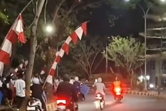 OSPEK UNNES--Mahasiswa baru Unnes memasuki kampus untuk mengikuti Ospek meski hari masih gelap. (ist)