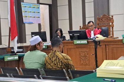 JALANI SIDANG--Dua terdakwa kasus pencucian uang, Gus Yazid dan Andhi Nur Huda menjalani sidang di Pengadilan Tipikor Semarang, Rabu (5/8/2026). (bae)