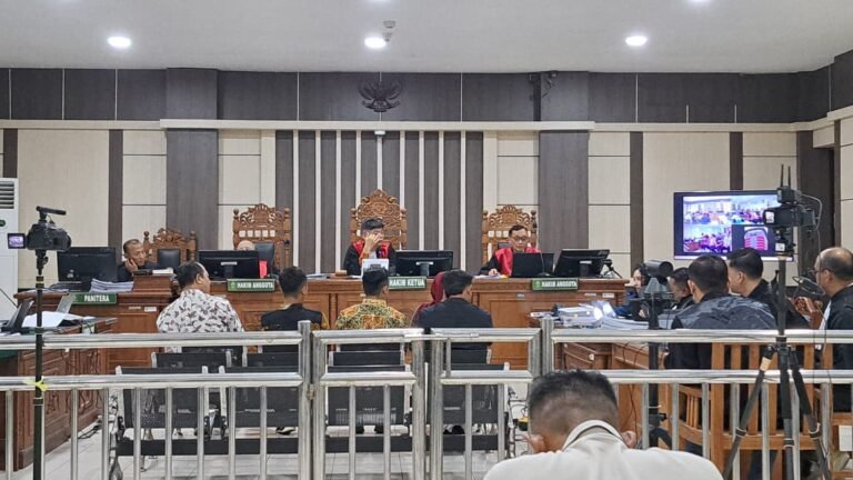 SAKSI SIDANG--Para saksi sedang diperiksa dalam sidang kasus dugaan korupsi Bupati Pekalongan nonaktif, Fadia Arafiq, Jumat (21/8/2026). (bae)