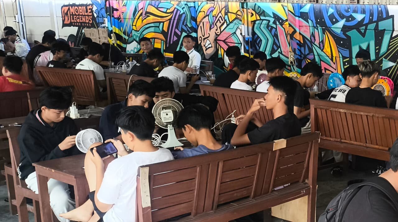 TURNAMEN FREE FIRE--Pemain Free Fire sedang bertanding dalam Clash Squad 4V4 Tournament Warmindo Mayoritas, Sabtu (8/8/2026). (ist)