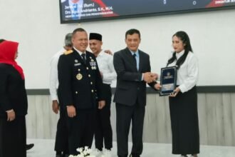 DISKON HUKUMAN--Gubernur Jateng menyerahkan SK remisi bagi warga binaan, Senin (17/8/2026). (ist)