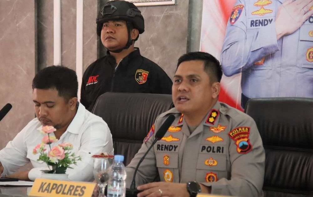 UNGKAP KASUS - Kapolres Pemalang AKBP Rendy Setia Permana menggelar konferensi pers kasus dugaan kasus perundungan siswa sebuah SMP hingga korban tewas, Senin (24/8/2026).