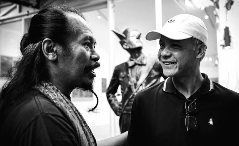 Nasirun bersama Ganjar Pranowo dalam sebuah kesempatan. (IG @ganjar_pranowo)