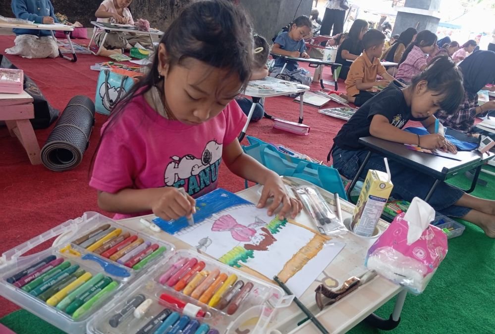 BERKARYA - Komnas PA Temanggung menggelar lomba menggambar. Melatih anak berkarya.