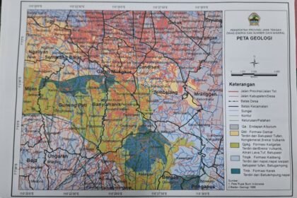 JALUR SESAR--Peta geologi milik Dinas ESDM Jateng yang mengacu pada Van Bemmelen, menunjukkan jalur sesar di Kota Semarang. (bae)