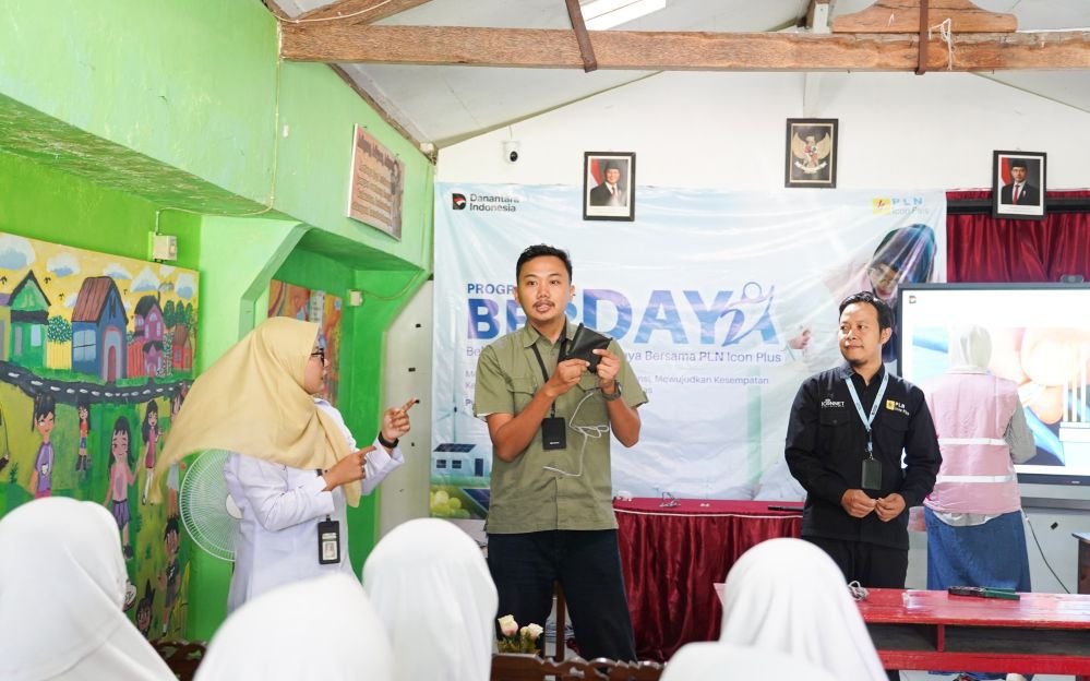 HADIRKAN BERDAYA - PLN Icon Plus SBU Regional Jawa Bagian Tengah membawa Program Tanggung Jawab Sosial dan Lingkungan (TJSL) BERDAYA ke SMA SLB B Yakut Purwokerto, Rabu (5/8/2026) kemarin. PLN Icon Plus dorong siswa mengenali dunia industri dan teknologi komunikasi.