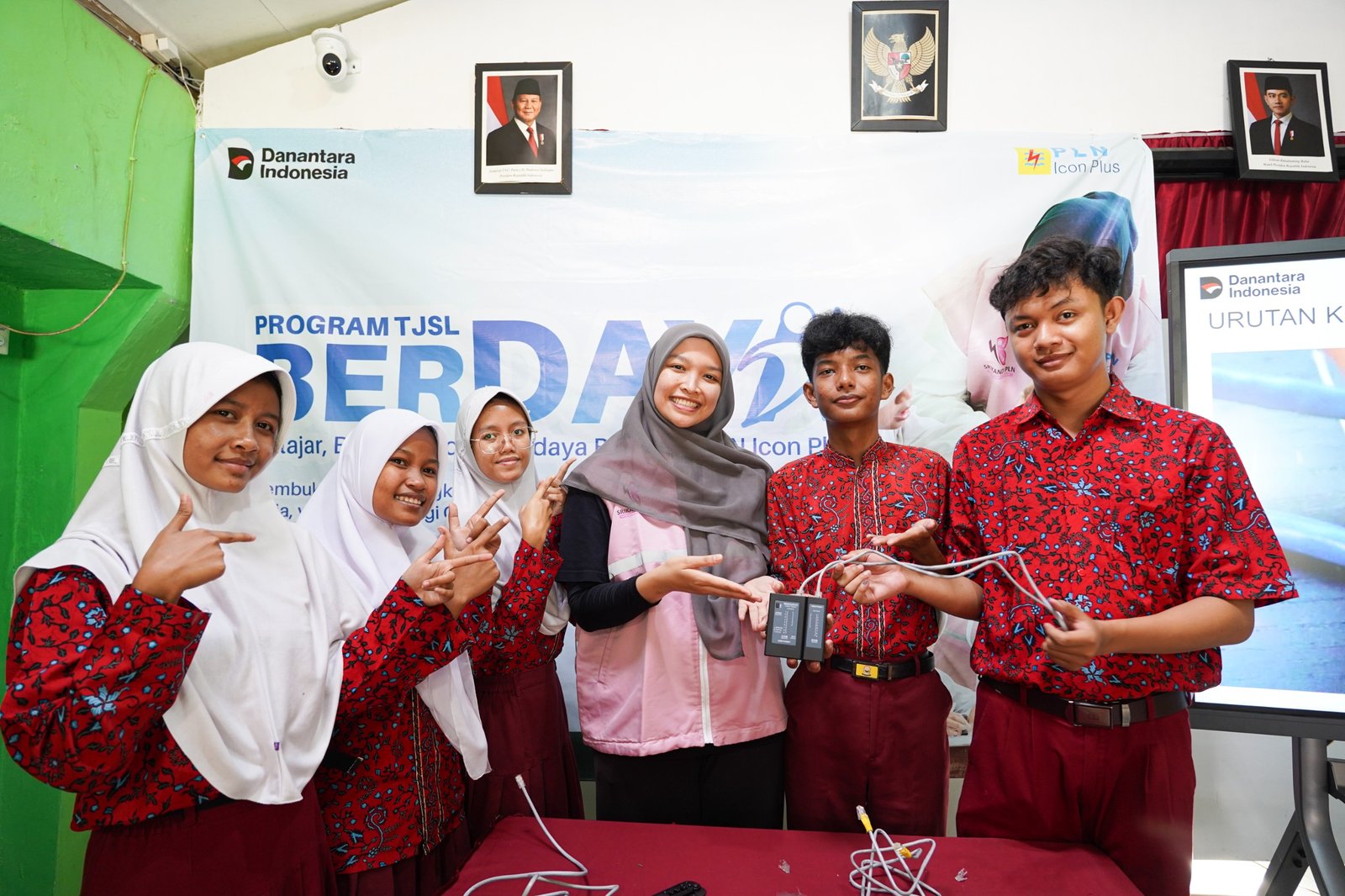 PENGENALAN DUNIA KERJA - PLN Icon Plus ajak siswa SLB B Yakut Purwokerto kenali ekosistem dunia kerja melalui program program BERDAYA.