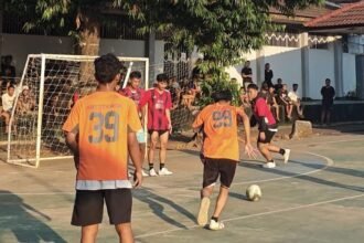 LOMBA FUTSAL--Napi atau warga binaan Lapas Semarang tampil memukai dalam laga final lomba futsal, Selasa (11/8/2206). (ist)