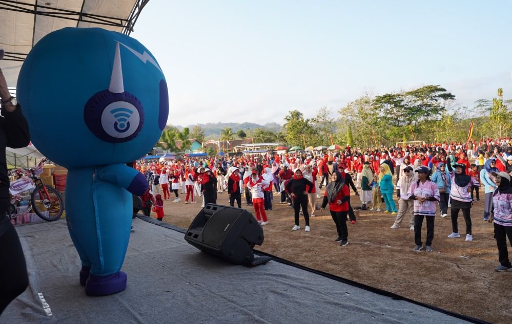 HADIR BERSAMA MASYARAKAT - Melalui 'Cerita Kemerderkaan bersama Coni' ICONNET PLN Icon Plus memeriahkan HUT ke-81 Kemerdekaan RI di tengah-tengah masyarakat Ponjong, Gunungkidul, DI Yogyakarta.