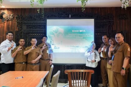 SINERGI - Penandatanganan Memorandum of Understanding (MoU) Kelas Industri antara PLN Icon Plus dengan SMK Batur Jaya 1 Ceper, Klaten, pada Senin (10/8/2026). Kerja sama ini mencakup kompetensi keahlian Teknik Jaringan Komputer dan Telekomunikasi (TJKT).