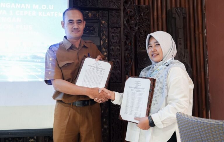 SEPAKAT KERJA SAMA - Penandatanganan Memorandum of Understanding (MoU) Kelas Industri antara PLN Icon Plus dengan SMK Batur Jaya 1 Ceper, Klaten, pada Senin (10/8/2026). Kerja sama ini mencakup kompetensi keahlian Teknik Jaringan Komputer dan Telekomunikasi (TJKT).