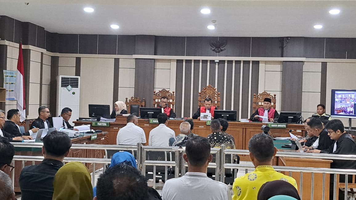 SIDANG KORUPSI--Sejumlah saksi dari unsur kepala desa memberi keterangan di sidang kasus korupsi Bupati Pati, Rabu (19/8/2026). (bae)