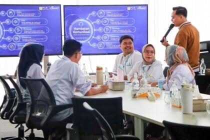 TINGKATKAN LAYANAN PELANGGAN - PLN Icon Plus memperkuat kualitas layanan pelanggan melalui peningkatan kompetensi tim Contact Center ICONNET dan Corporate.