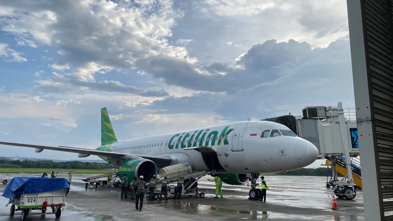 PESAWAT CITILINK‐-Pesawat Citilink terparkir di apron Bandara Ahmad Yani Semarang. (ist)