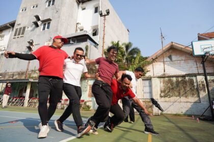 PERKUAT KEKOMPAKAN - Berbagai lomba yang memperkuat kekompakan digelar PLN Icon Plus SBU Regional Jawa Bagian Tengah bersama para Iconers, untuk memeriahkan HUT ke-81 RI.