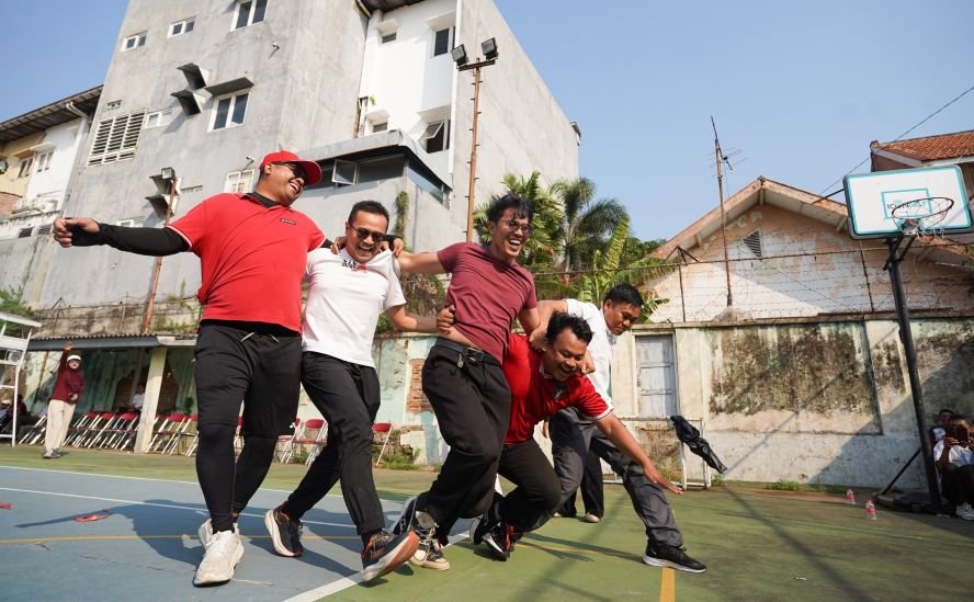 PERKUAT KEKOMPAKAN - Berbagai lomba yang memperkuat kekompakan digelar PLN Icon Plus SBU Regional Jawa Bagian Tengah bersama para Iconers, untuk memeriahkan HUT ke-81 RI.