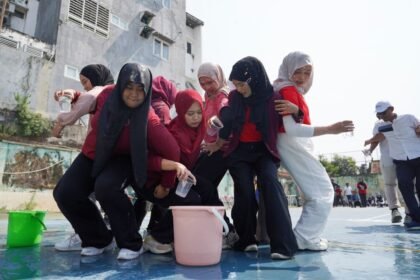 KEBERSAMAAN - Berbagai lomba yang memperkuat kekompakan digelar PLN Icon Plus SBU Regional Jawa Bagian Tengah bersama para Iconers, untuk memeriahkan HUT ke-81 RI.
