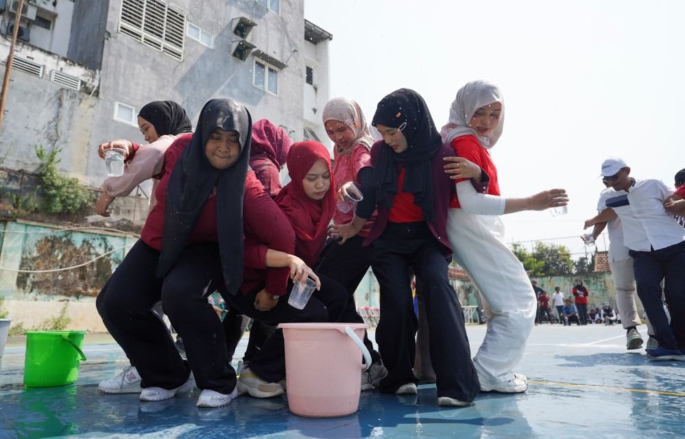KEBERSAMAAN - Berbagai lomba yang memperkuat kekompakan digelar PLN Icon Plus SBU Regional Jawa Bagian Tengah bersama para Iconers, untuk memeriahkan HUT ke-81 RI.
