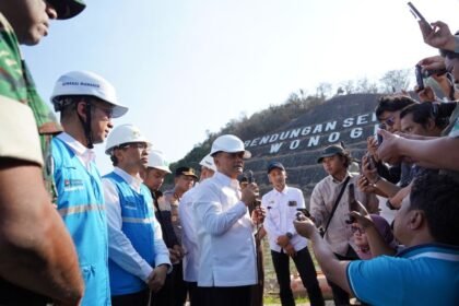 SEDIAKAN JARINGAN ANDAL - PLN Icon Plus mendukung kelancaran Launching dan Groundbreaking Program Pembangkit Listrik Tenaga Surya (PLTS) 100 Gigawatt peak (GWp) di kawasan PLTA Gajah Mungkur, Kabupaten Wonogiri, Jawa Tengah, Selasa (25/8/2026).