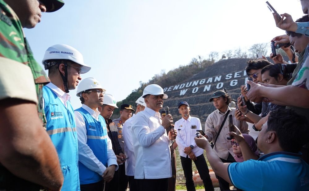 SEDIAKAN JARINGAN ANDAL - PLN Icon Plus mendukung kelancaran Launching dan Groundbreaking Program Pembangkit Listrik Tenaga Surya (PLTS) 100 Gigawatt peak (GWp) di kawasan PLTA Gajah Mungkur, Kabupaten Wonogiri, Jawa Tengah, Selasa (25/8/2026).