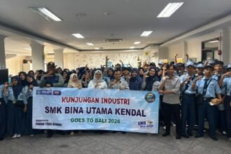 TERIMA KUNJUNGAN - 96 siswa SMK Bina Utama Kendal didampingi enam guru melaksanakan kunjungan industri ke kantor PLN Icon Plus SBU Regional Jawa Bagian Tengah di Semarang.