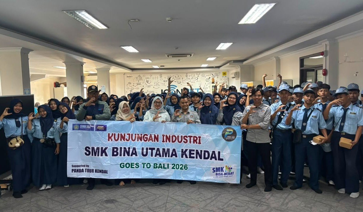 TERIMA KUNJUNGAN - 96 siswa SMK Bina Utama Kendal didampingi enam guru melaksanakan kunjungan industri ke kantor PLN Icon Plus SBU Regional Jawa Bagian Tengah di Semarang.