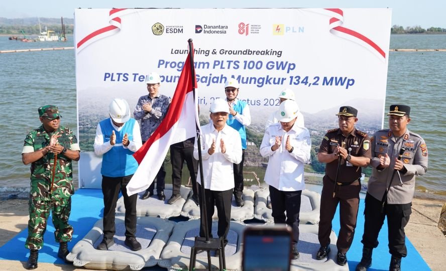 DUKUNGAN DIGITAL - PLN Icon Plus mengambil bagian dengan menyiapkan infrastruktur konektivitas dan dukungan digital untuk menunjang pelaksanaan Launching dan Groundbreaking Program PLTS 100 GWp di kawasan PLTA Gajah Mungkur, Kabupaten Wonogiri, Jawa Tengah.