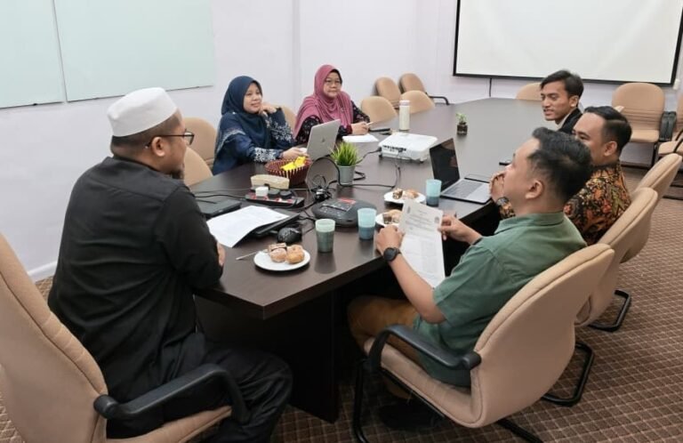 DISKUSI - Diskusi tim peneliti UIN Walisongo bersama pengajar ABIM mengenai penerapan nilai moderasi dan Malaysia Madani dalam lingkungan pendidikan.