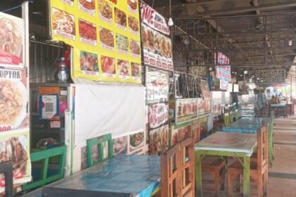 Kondisi lapak pedagang di kawasan Simpang Lima Semarang yang masih sepi pembeli, Senin (31/8/2026). (dul)