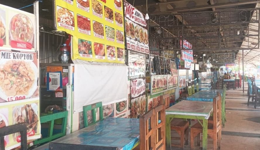 Kondisi lapak pedagang di kawasan Simpang Lima Semarang yang masih sepi pembeli, Senin (31/8/2026). (dul)