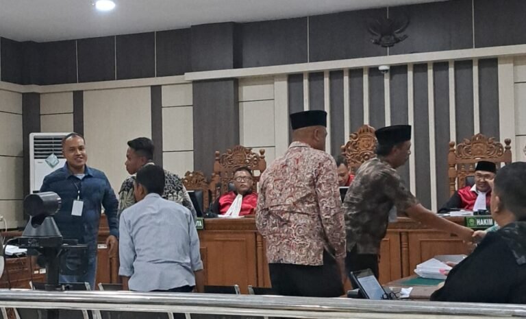 SIDANG KORUPSI--Kades dan warga Pati menjadi saksi sidang korupsi terdakwa Sudewo di Pengadilan Tipikor Semarang, Senin (3/8/2026). (bae)