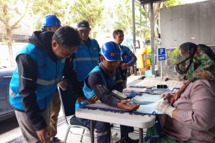 PEMERIKSAAN KESEHATAN RUTIN - Daily Health Checking PLN Icon Plus meliputi pemeriksaan tekanan darah, suhu tubuh, denyut nadi, kadar saturasi oksigen, serta kondisi fisik secara umum.