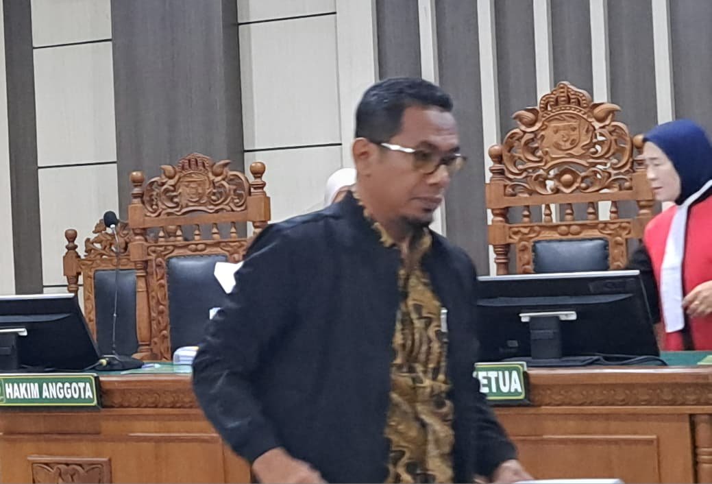 SIDANG VONIS--Eks Direktur Utama PT Rumpun Sari Antan, Andhi Nur Huda, berdiri usai divonis bersalah dalam kasus TPPU, di Pengadilan Tipikor Semarang, Rabu (9/9/2026). (bae)