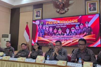 RILIS KASUS--Pejabat utama Kejati Jateng merilis kasus yang ia tangani. (ist)