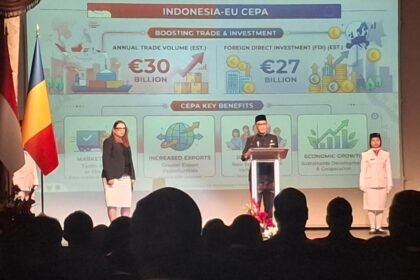 MAKIN MESRA - Duta Besar RI untuk Rumania dan Republik Moldova, Meidyatama Suryodiningrat, menyampaikan sambutan dalam resepsi diplomatik memperingati HUT ke-81 Kemerdekaan RI di Bucharest, Kamis (17/9/2026). Meidyatama menyebut hubungan Indonesia-Rumania makin mesra dan kuat.