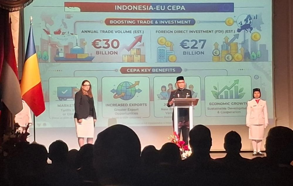 MAKIN MESRA - Duta Besar RI untuk Rumania dan Republik Moldova, Meidyatama Suryodiningrat, menyampaikan sambutan dalam resepsi diplomatik memperingati HUT ke-81 Kemerdekaan RI di Bucharest, Kamis (17/9/2026). Meidyatama menyebut hubungan Indonesia-Rumania makin mesra dan kuat.
