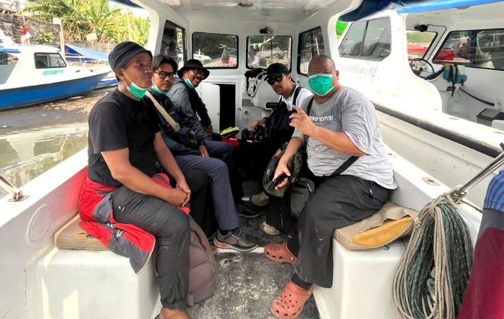 HILANG KONTAK - Lima wartawan/jurnalis dari berbagai media hilang kontak saat liputan erupsi Gunung Anak Krakatau, Senin (7/9/2026). Speedboat yang mereka tumpangi hilang kontak setelah berangkat dari Carita, Banten.