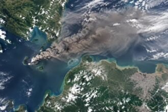 ABU VULKANIK: Citra satelit menunjukkan sebaran abu vulkanik Gunung Anak Krakatau yang telah masuk ke sebagian wilayah Jakarta dan sejumlah daerah di sekitarnya, Minggu (6/9/2026). (ist)