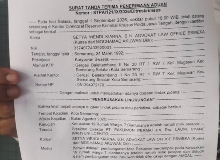 TANDA TERIMA - Warga menunjukkan tanda terima aduan Polda Jateng.