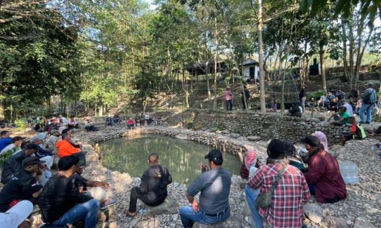 TOLAK PROYEK--Aliansi masyarakat berkumpul di di Camp Kendalisodo, Bawen, Rabu (2/9/2026), menyuarakan penolakan proyek geotermal di kawasan Gunung Ungaran dan Telomoyo. (ist)
