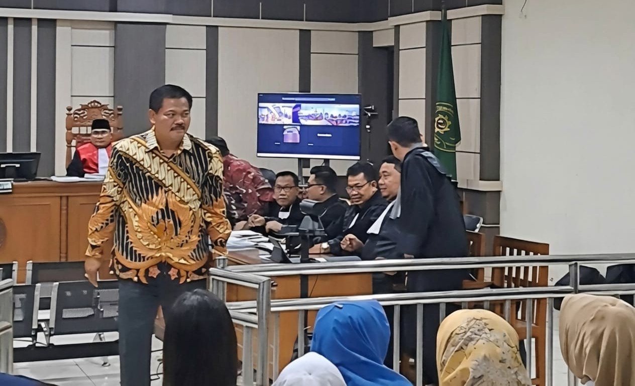 SAKSI SIDANG--Eks terpidana korupsi, Mudasir (baju batik) bersaksi di sidang terdakwa Bupati Sudewo, Rabu (2/9/2026). (bae)