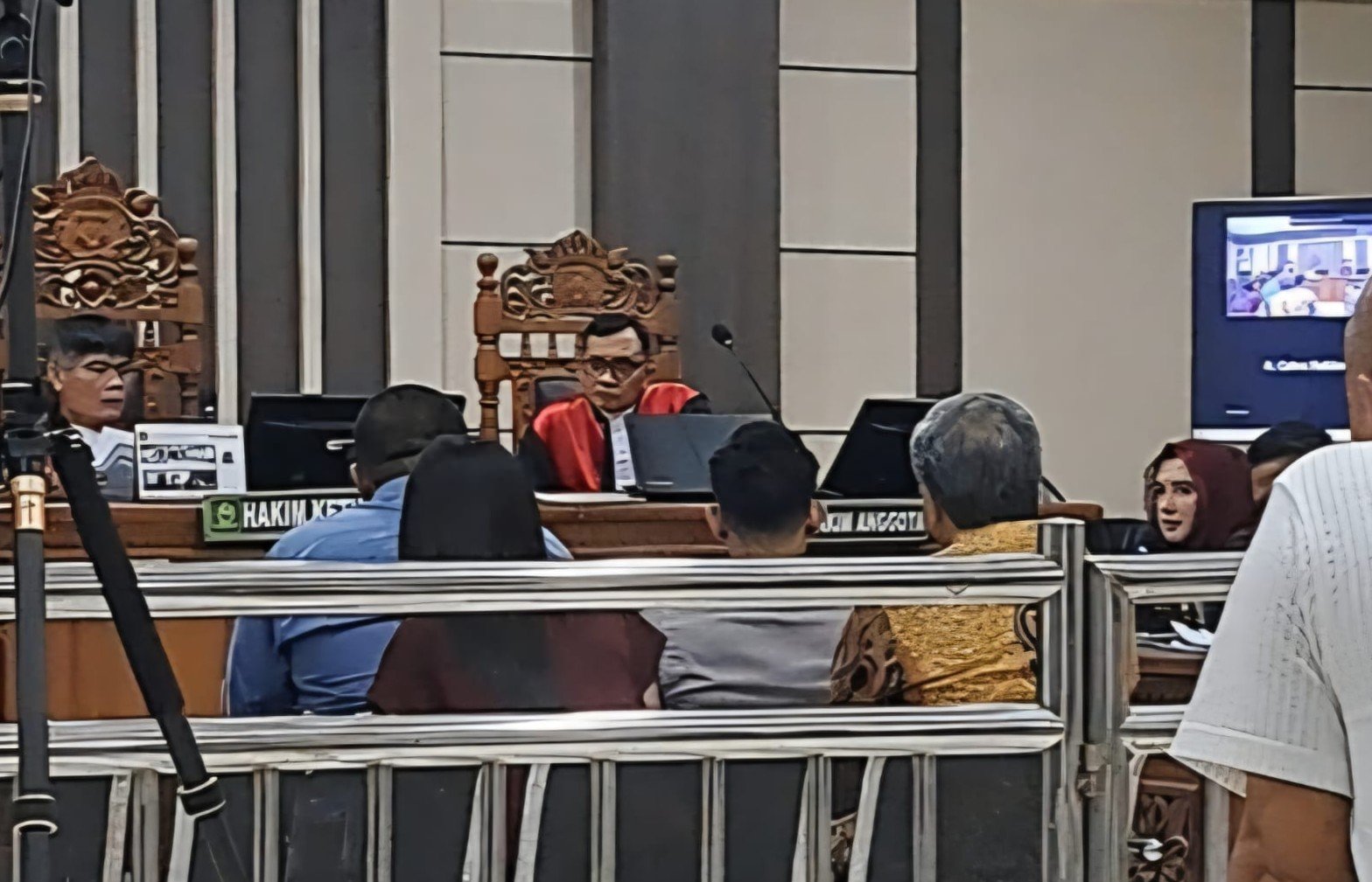 SIDANG KORUPSI--Hakim memeriksa saksi meringankan dalam sidang perkara Fadia Arafiq, Kamis (3/9/2026). (bae)